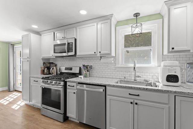567 N Stark Highway, Weare, NH 03281