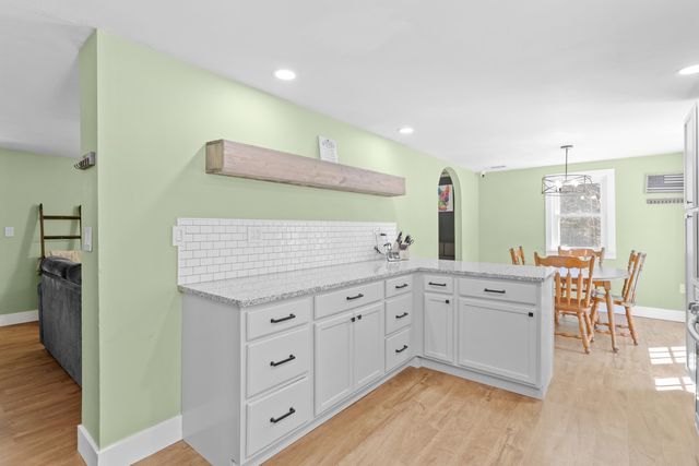 567 N Stark Highway, Weare, NH 03281