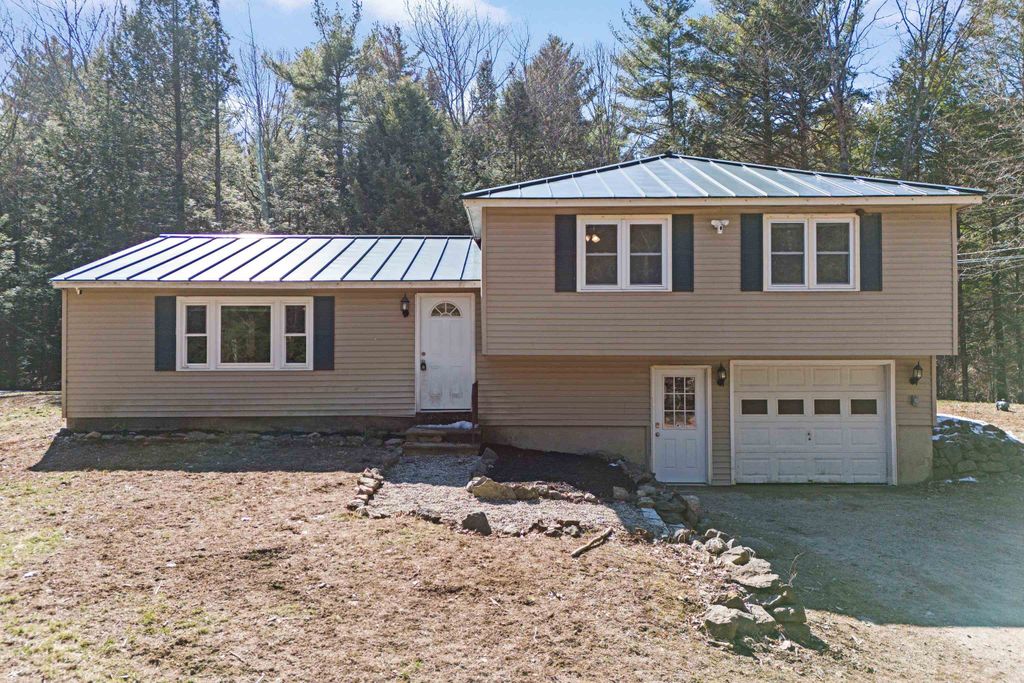 567 N Stark Highway, Weare, NH 03281