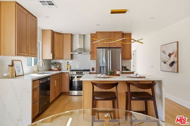 3667 Cimarron Street, Los Angeles, CA 90018
