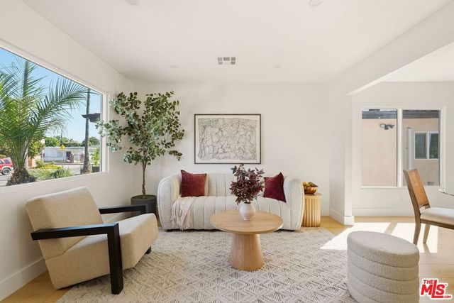 3667 Cimarron Street, Los Angeles, CA 90018