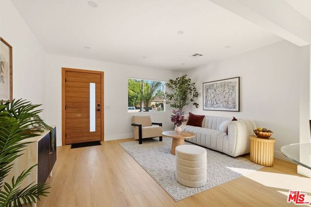 3667 Cimarron Street, Los Angeles, CA 90018