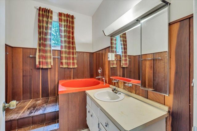 180 Daleview DR, Daleville, VA 24083