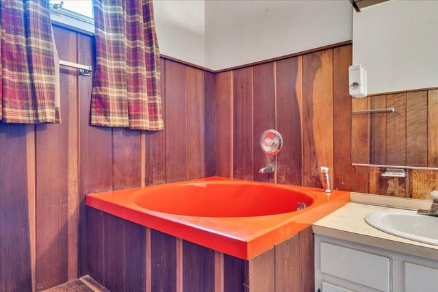 180 Daleview DR, Daleville, VA 24083
