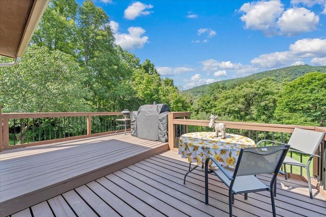 180 Daleview DR, Daleville, VA 24083