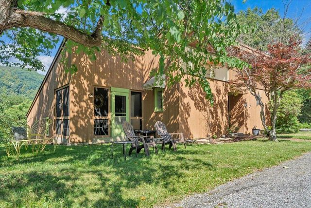180 Daleview DR, Daleville, VA 24083
