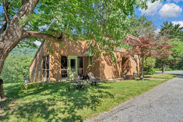 180 Daleview DR, Daleville, VA 24083