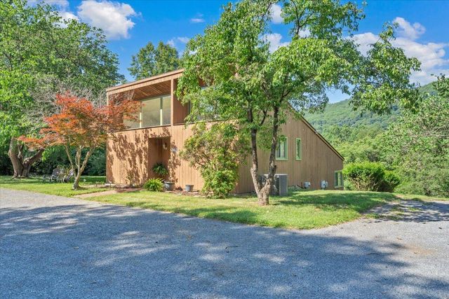 180 Daleview DR, Daleville, VA 24083