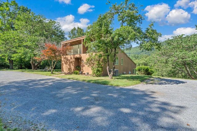 180 Daleview DR, Daleville, VA 24083