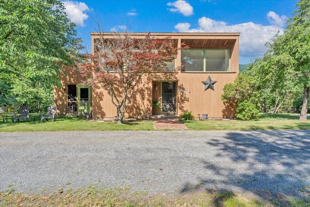 180 Daleview DR, Daleville, VA 24083