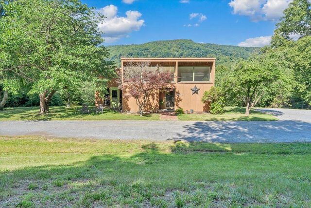 180 Daleview DR, Daleville, VA 24083