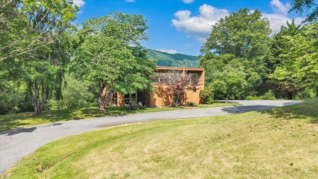 180 Daleview DR, Daleville, VA 24083
