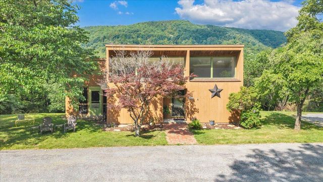 180 Daleview DR, Daleville, VA 24083