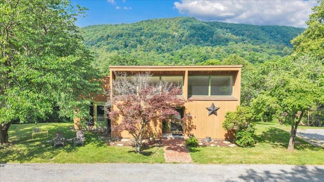 180 Daleview DR, Daleville, VA 24083