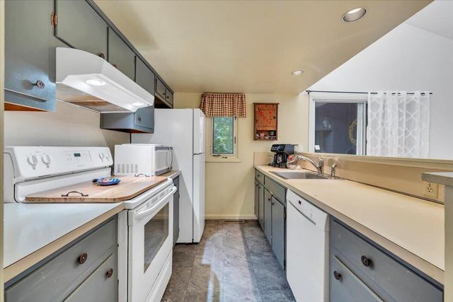 180 Daleview DR, Daleville, VA 24083