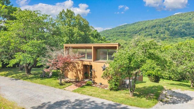 180 Daleview DR, Daleville, VA 24083