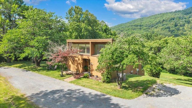 180 Daleview DR, Daleville, VA 24083