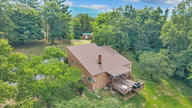 180 Daleview DR, Daleville, VA 24083