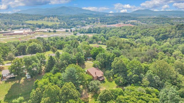 180 Daleview DR, Daleville, VA 24083