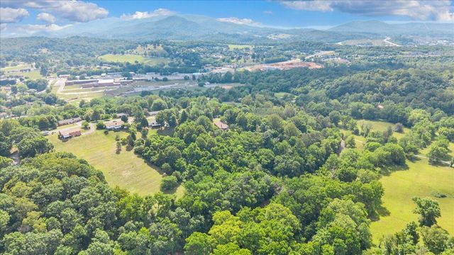 180 Daleview DR, Daleville, VA 24083