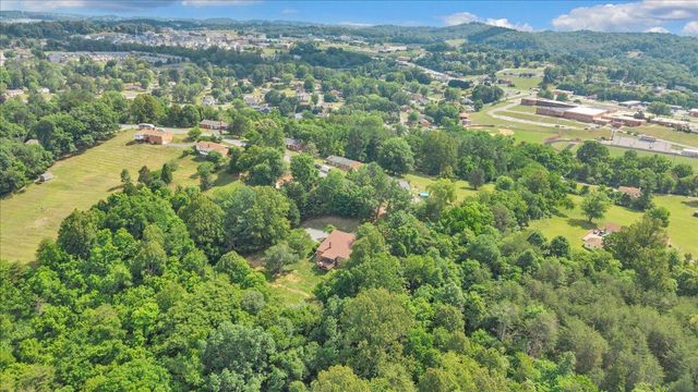 180 Daleview DR, Daleville, VA 24083