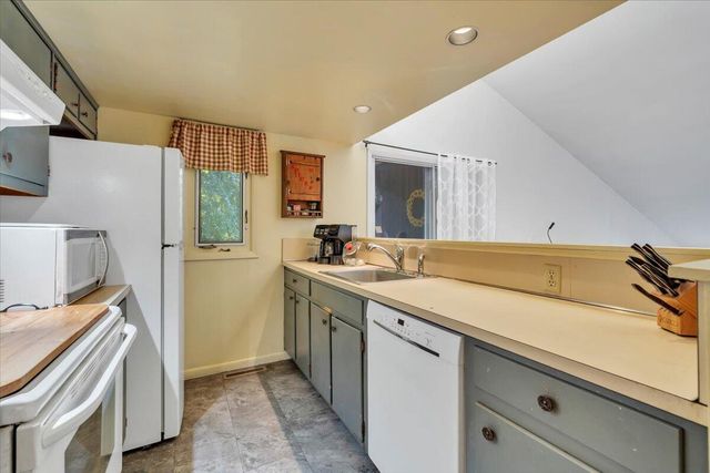 180 Daleview DR, Daleville, VA 24083