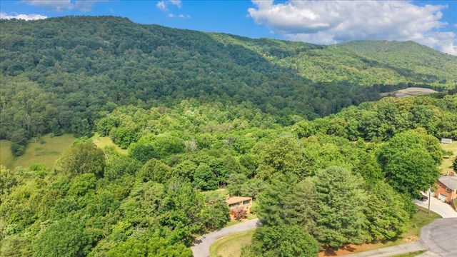 180 Daleview DR, Daleville, VA 24083