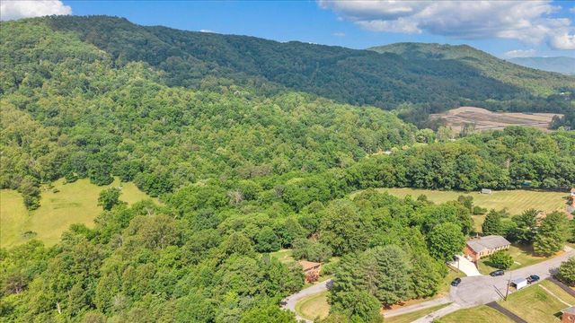 180 Daleview DR, Daleville, VA 24083