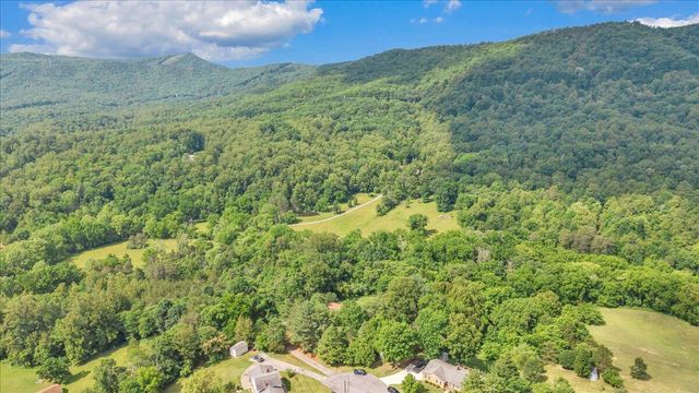 180 Daleview DR, Daleville, VA 24083