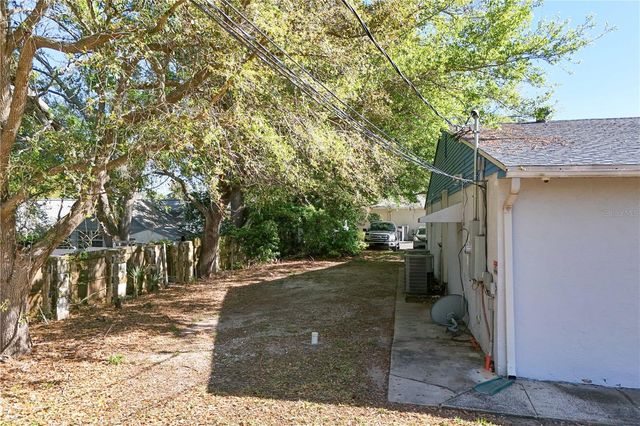 205 E BURLEIGH BOULEVARD, Tavares, FL 32778