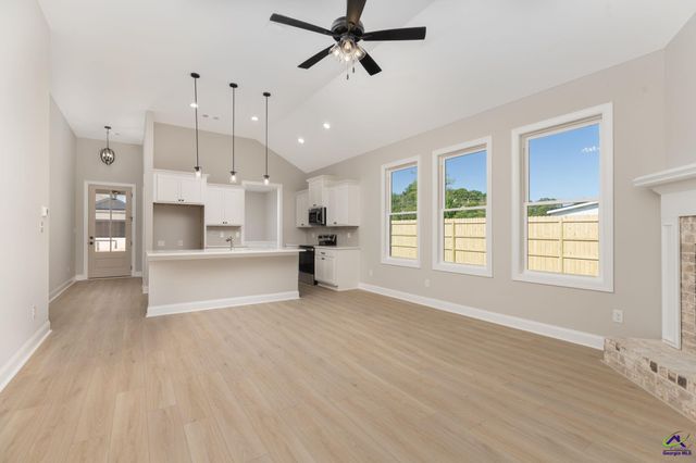 103 Hunt's Landing Drive, Kathleen, GA 31047