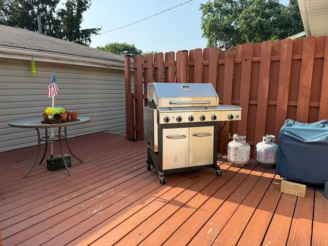 5507 Burwood Road, Oakwood Hills, IL 60013