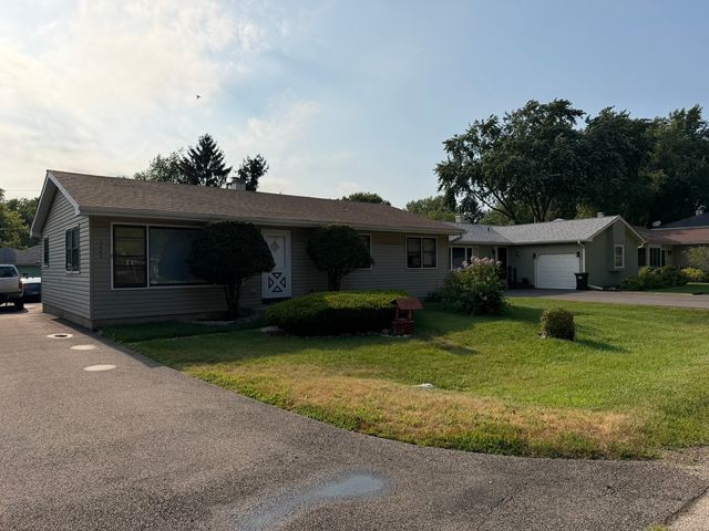 5507 Burwood Road, Oakwood Hills, IL 60013