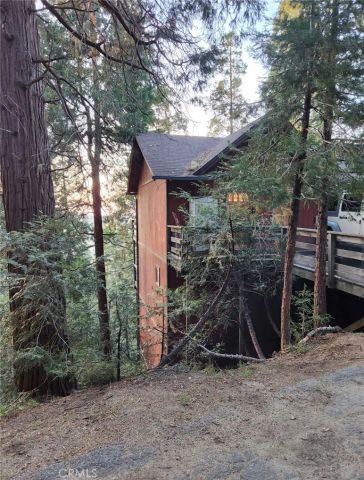 24066 Lakeview Drive, Crestline, CA 92325