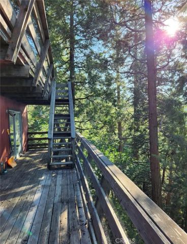 24066 Lakeview Drive, Crestline, CA 92325