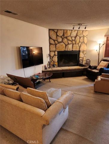 24066 Lakeview Drive, Crestline, CA 92325
