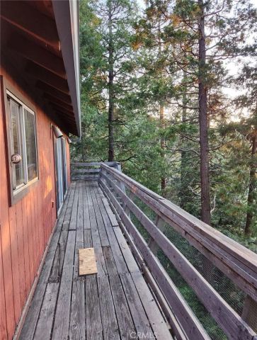 24066 Lakeview Drive, Crestline, CA 92325