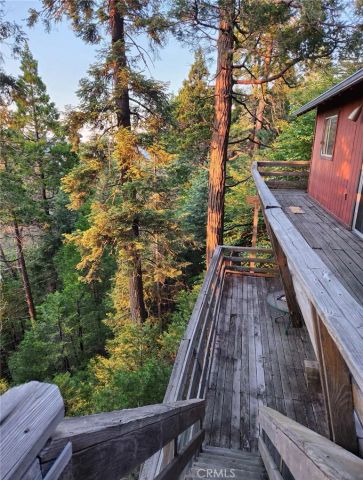 24066 Lakeview Drive, Crestline, CA 92325