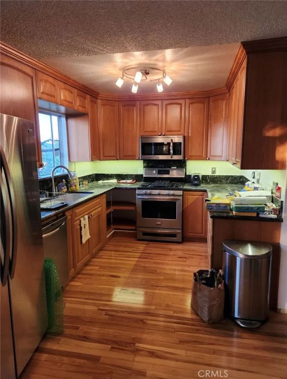 24066 Lakeview Drive, Crestline, CA 92325