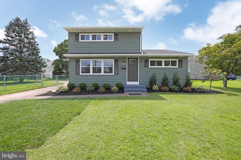 340 COLLINS LN, MAPLE SHADE, NJ 08052 — exterior