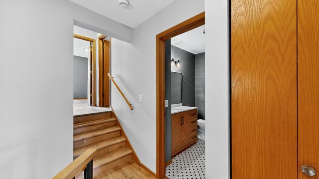 19 Elton Ridge Court NW, Rochester, MN 55901