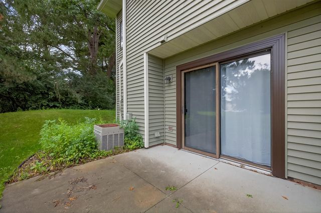 19 Elton Ridge Court NW, Rochester, MN 55901