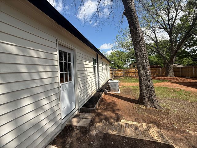 1200 Walker Drive, Hurst, TX 76053