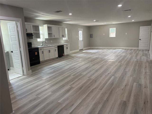 1200 Walker Drive, Hurst, TX 76053