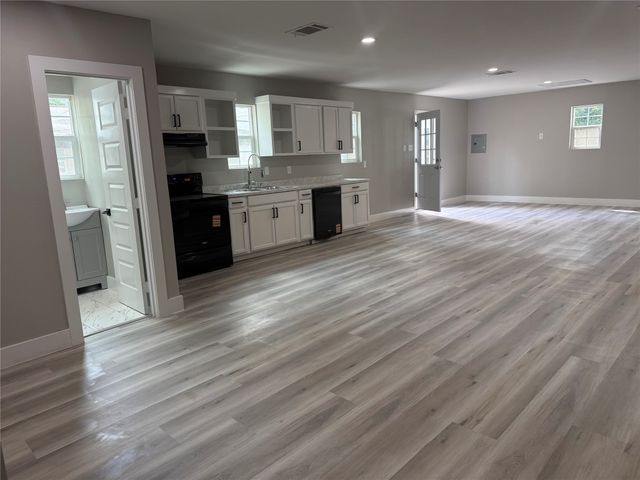 1200 Walker Drive, Hurst, TX 76053