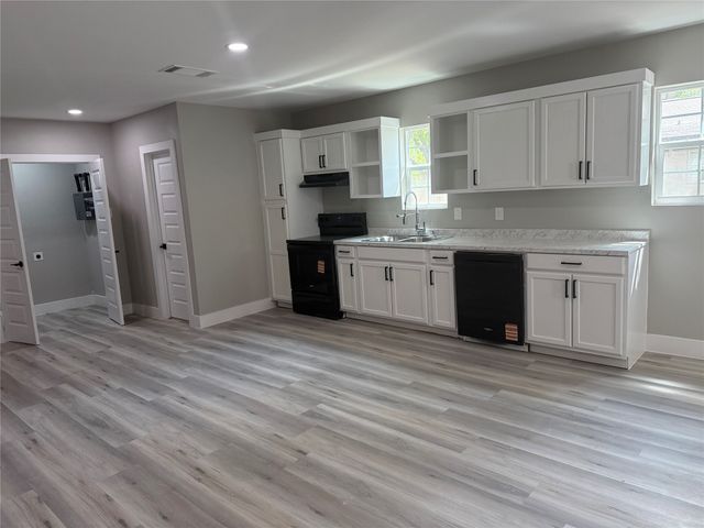 1200 Walker Drive, Hurst, TX 76053