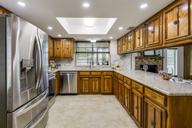 701 Del Mar Lane, Arlington, TX 76012