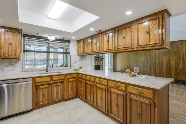 701 Del Mar Lane, Arlington, TX 76012