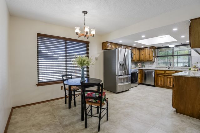 701 Del Mar Lane, Arlington, TX 76012