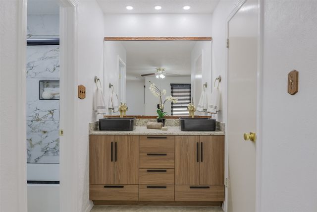 701 Del Mar Lane, Arlington, TX 76012